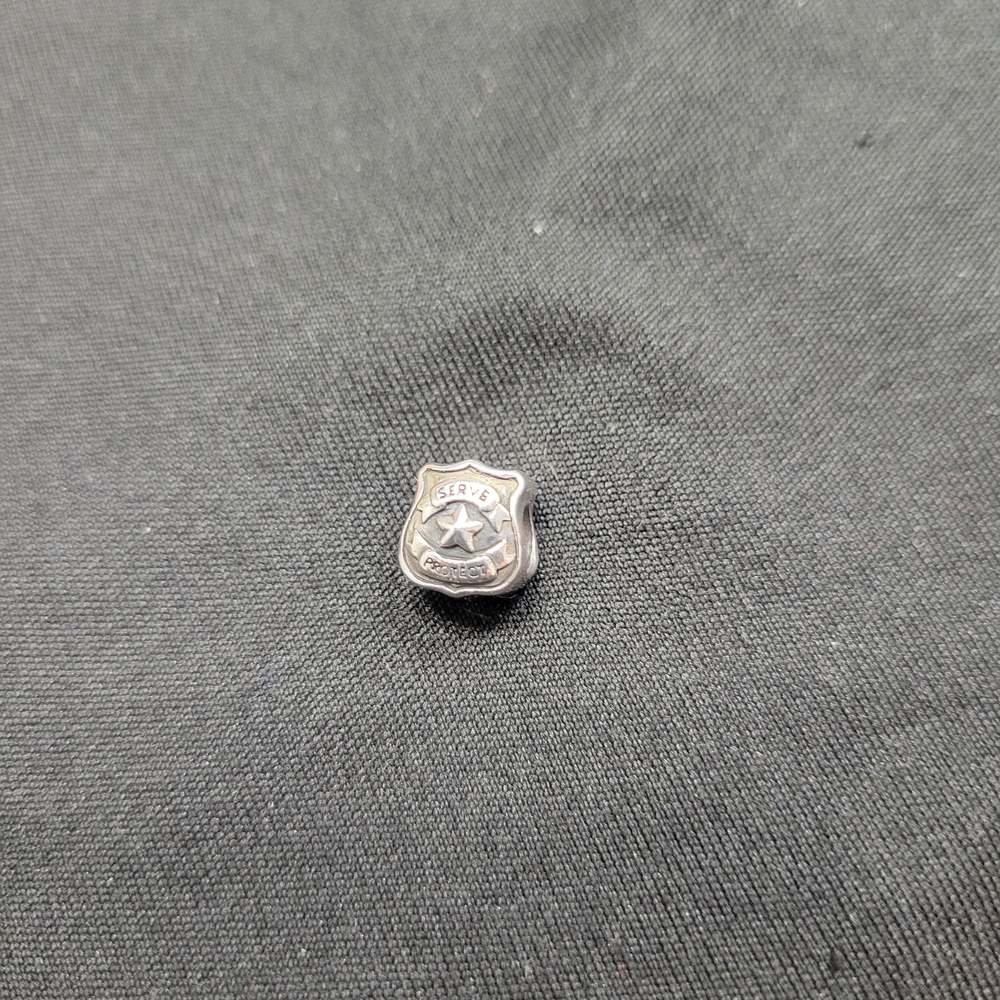 Chamilia Silver Badge Bead/Charm